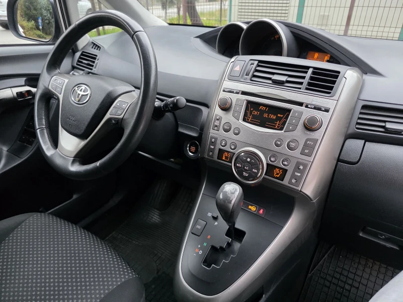 Toyota Verso 2.2 D-4D* АВТОМАТИК* ПОДГРЕВ* КАМЕРА* , снимка 10 - Автомобили и джипове - 52587190