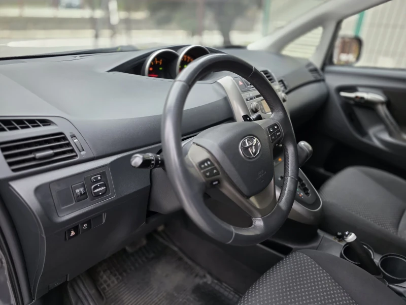 Toyota Verso 2.2 D-4D* АВТОМАТИК* ПОДГРЕВ* КАМЕРА* , снимка 11 - Автомобили и джипове - 52587190
