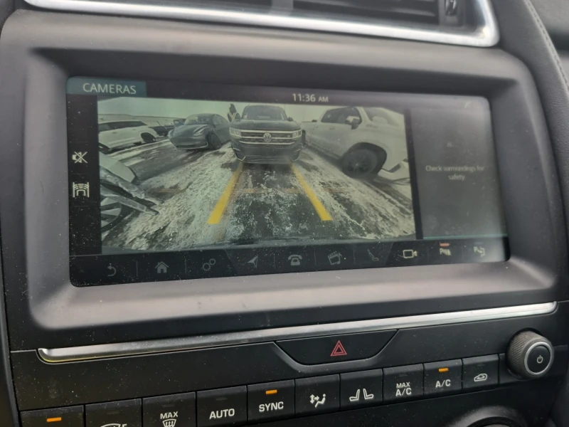 Jaguar E-pace SE AWD , снимка 14 - Автомобили и джипове - 53480257