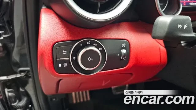 Alfa Romeo Giulia BLACK LIMITED EDITION / АВТОКРЕДИТ, снимка 17 - Автомобили и джипове - 56073500