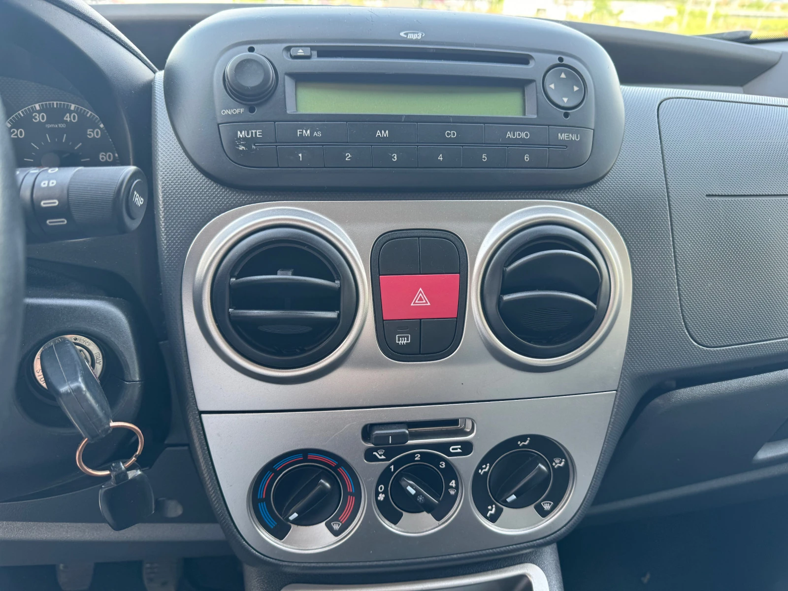 Fiat Qubo 1.4i, Климатик - изображение 10