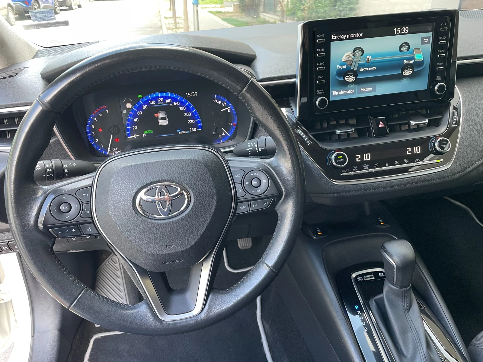 Toyota Corolla 1.8 Hybrid e-CVT Executive- в Гаранция - изображение 8