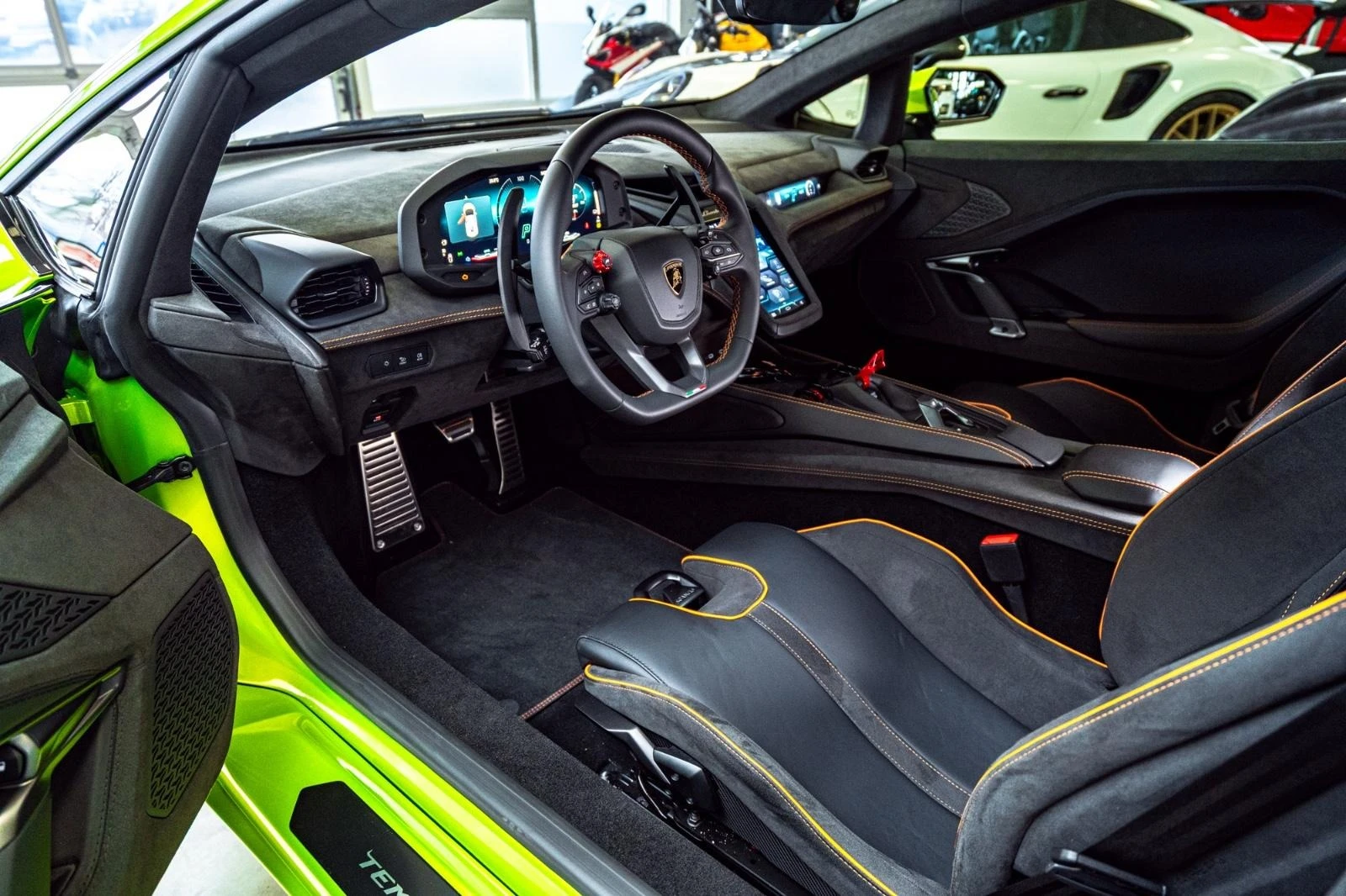 Lamborghini Temerario 4.0 V8 PLUG-IN HYBRID/SONOS/CERAMIC/LIFT/CARBON/, снимка 12 - Автомобили и джипове - 53799129