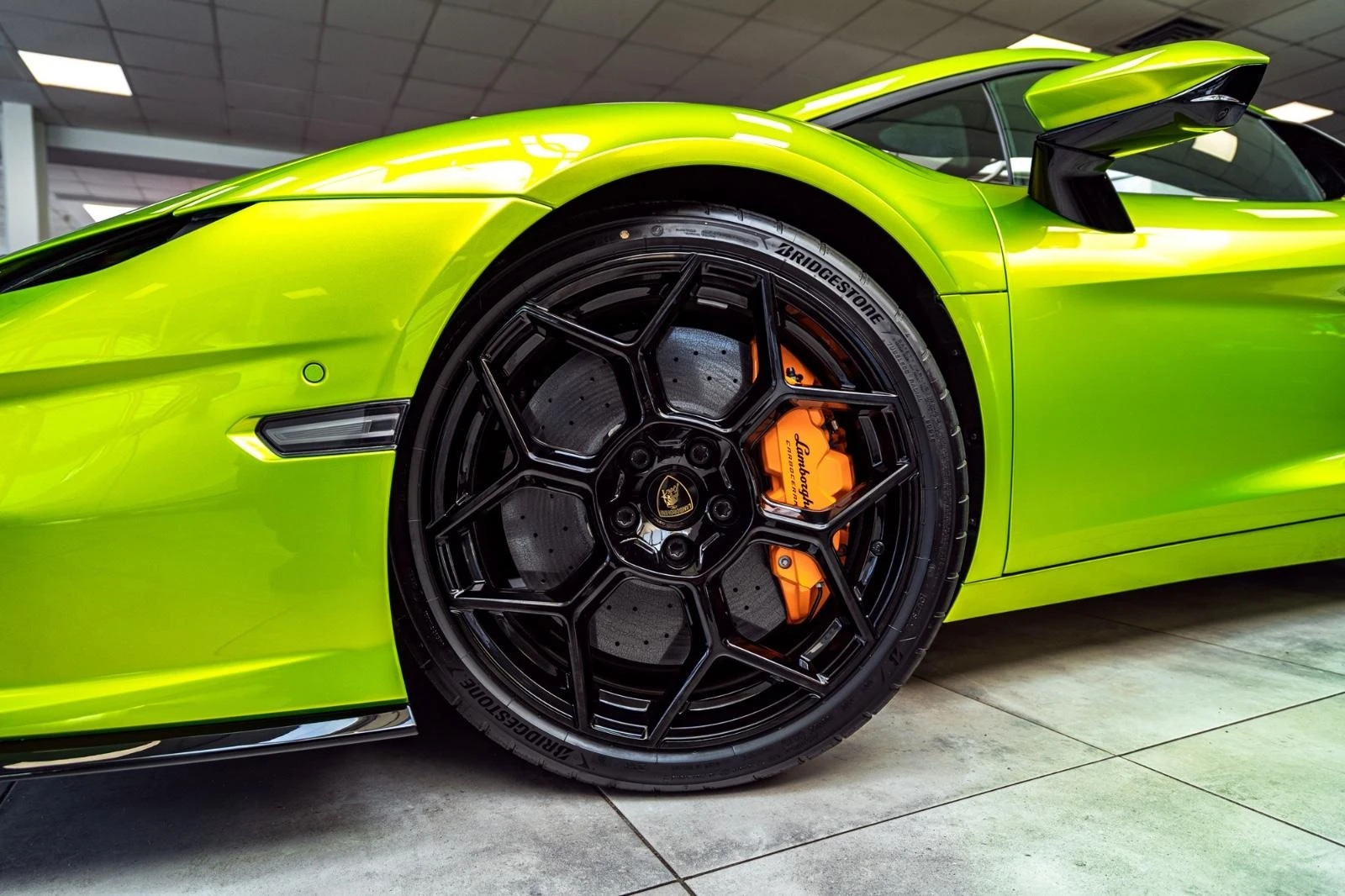 Lamborghini Temerario 4.0 V8 PLUG-IN HYBRID/SONOS/CERAMIC/LIFT/CARBON/, снимка 4 - Автомобили и джипове - 53799129