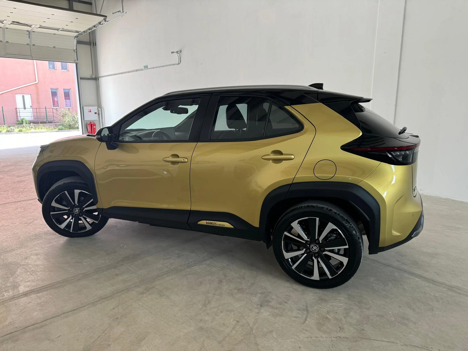 Toyota Yaris Cross 1.5 Hybrid /20000 km , снимка 4 - Автомобили и джипове - 53987722