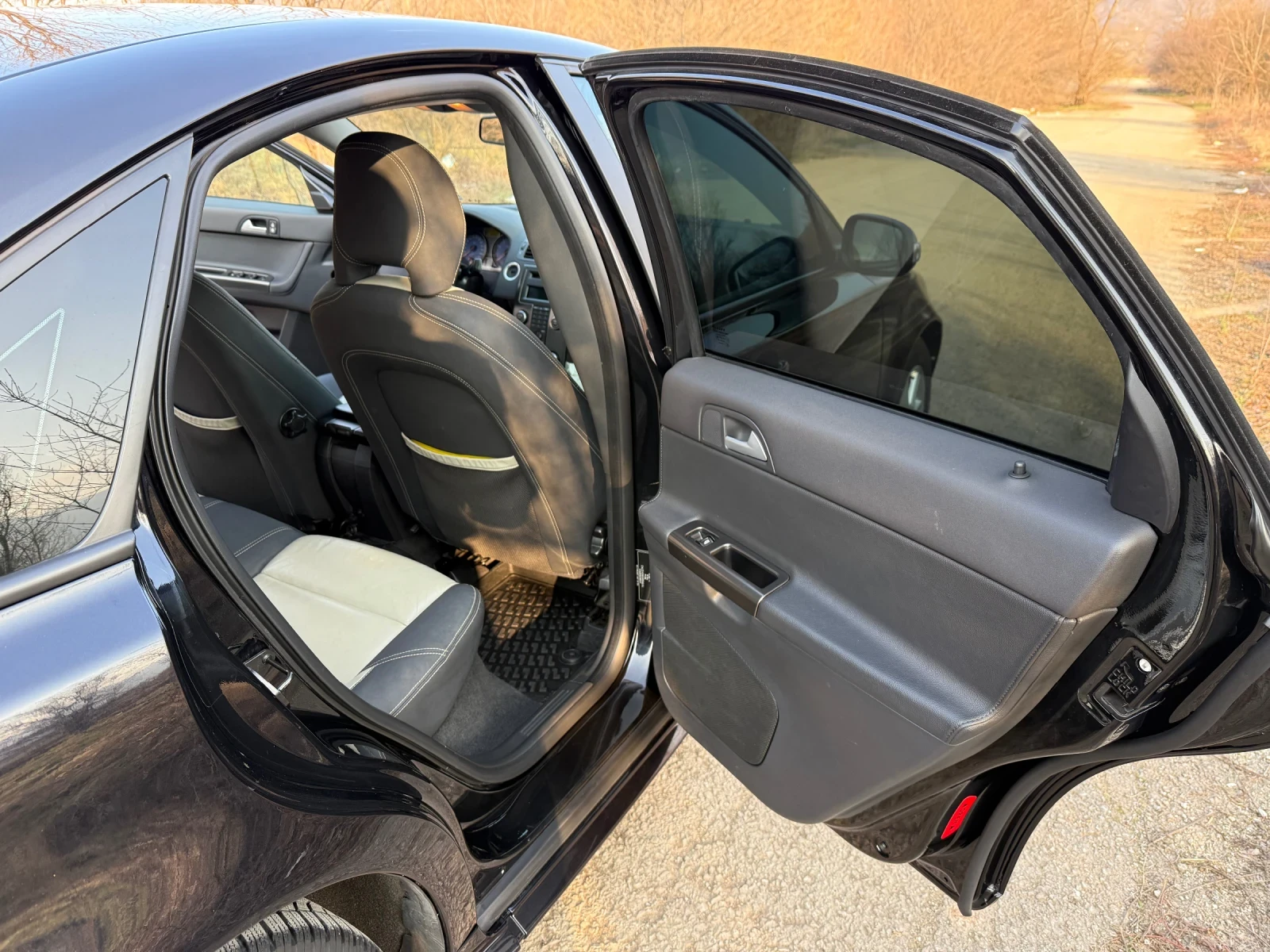 Volvo S40 2.4i R-Design, снимка 11 - Автомобили и джипове - 54118206