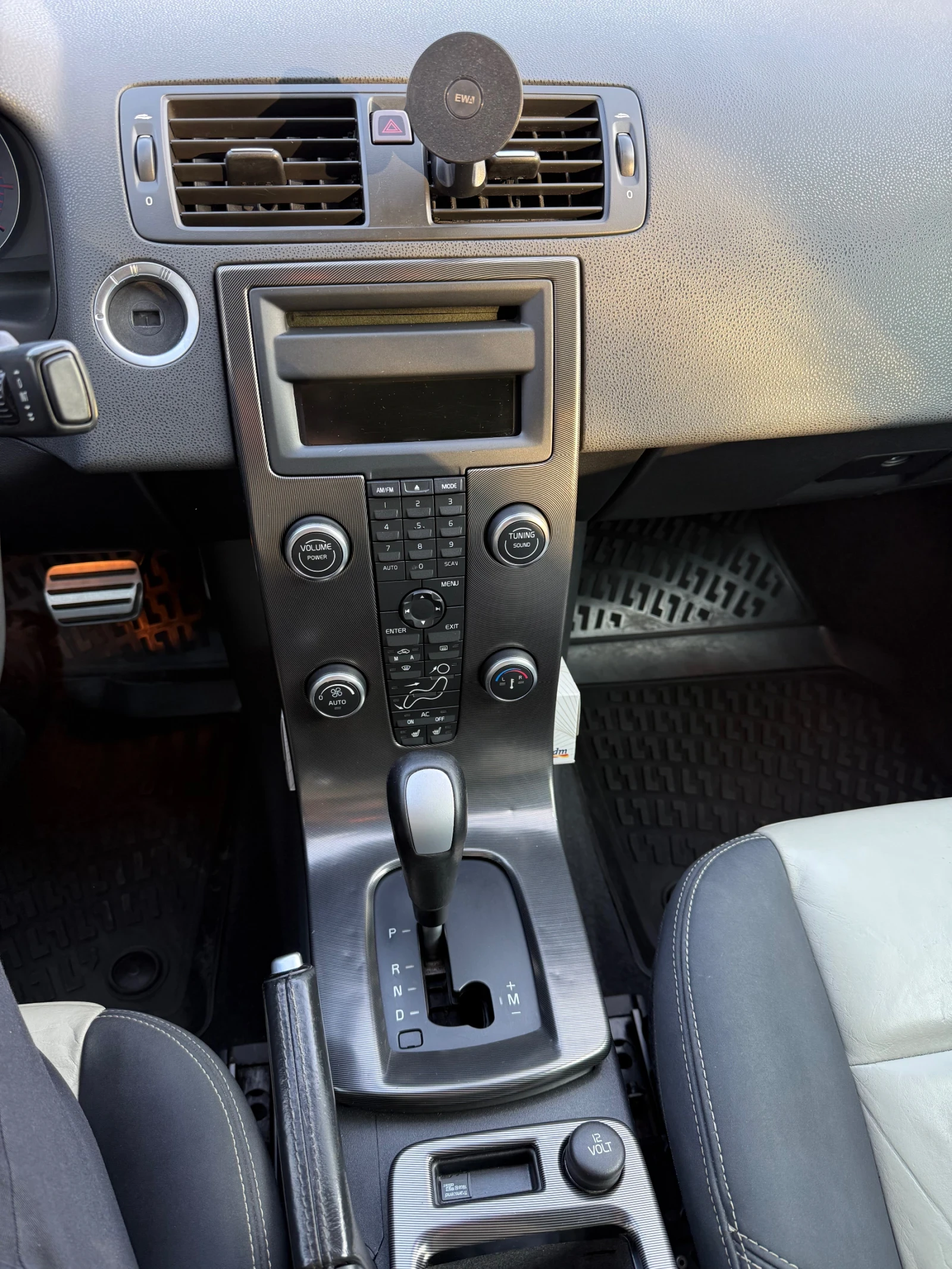 Volvo S40 2.4i R-Design, снимка 16 - Автомобили и джипове - 54118206