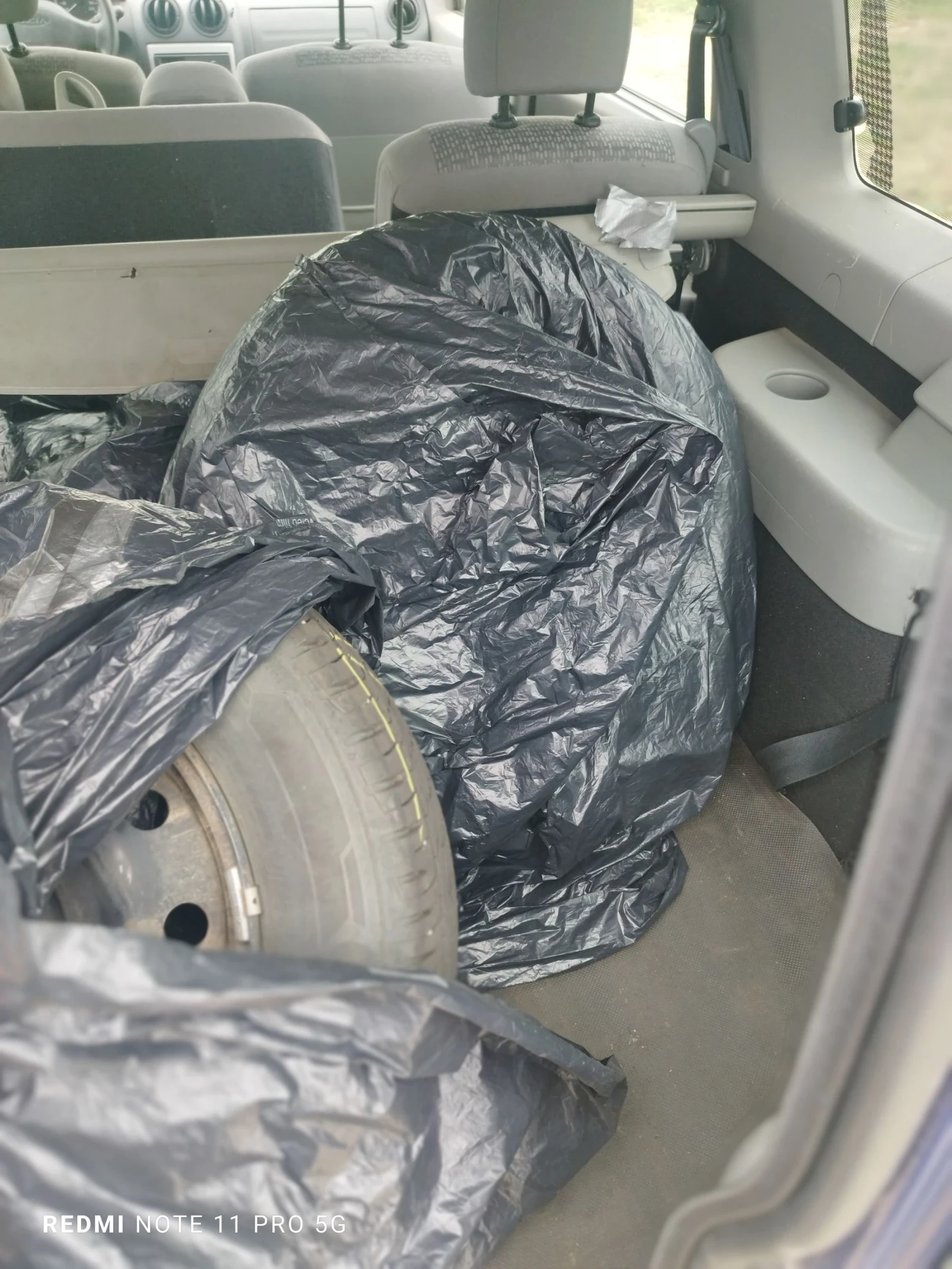 Dacia Logan 1600, снимка 8 - Автомобили и джипове - 54358744