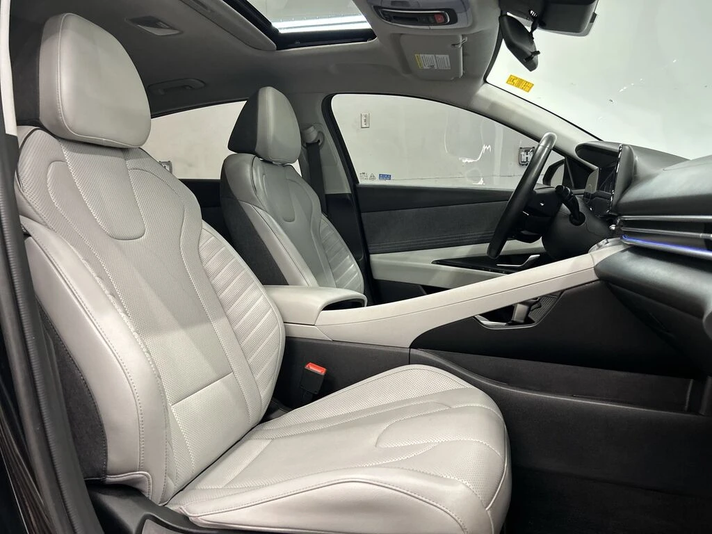 Hyundai Elantra LUXURY * 2.0 * ПОДГРЕВ* КАМЕРА* , снимка 7 - Автомобили и джипове - 54883925