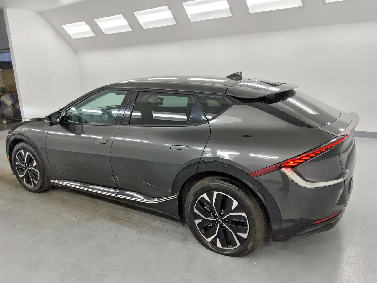 Kia EV6 0.0l Wind, снимка 2 - Автомобили и джипове - 55452459