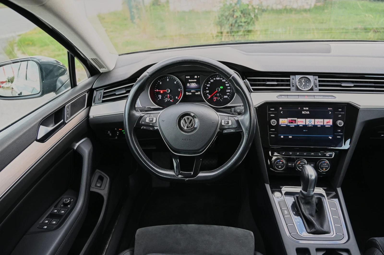VW Passat 2.0TDI* Highline* LaserLed* Подгрев* Алкантра, снимка 11 - Автомобили и джипове - 55578660