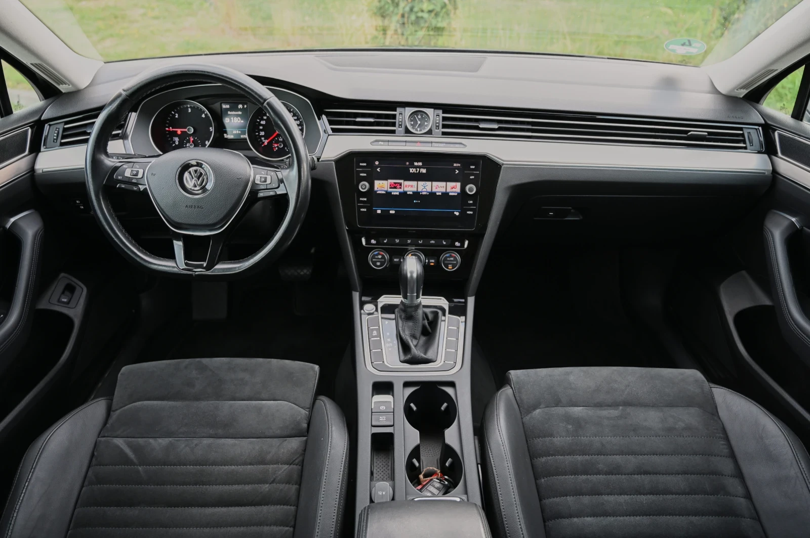 VW Passat 2.0TDI* Highline* LaserLed* Подгрев* Алкантра, снимка 12 - Автомобили и джипове - 55578660