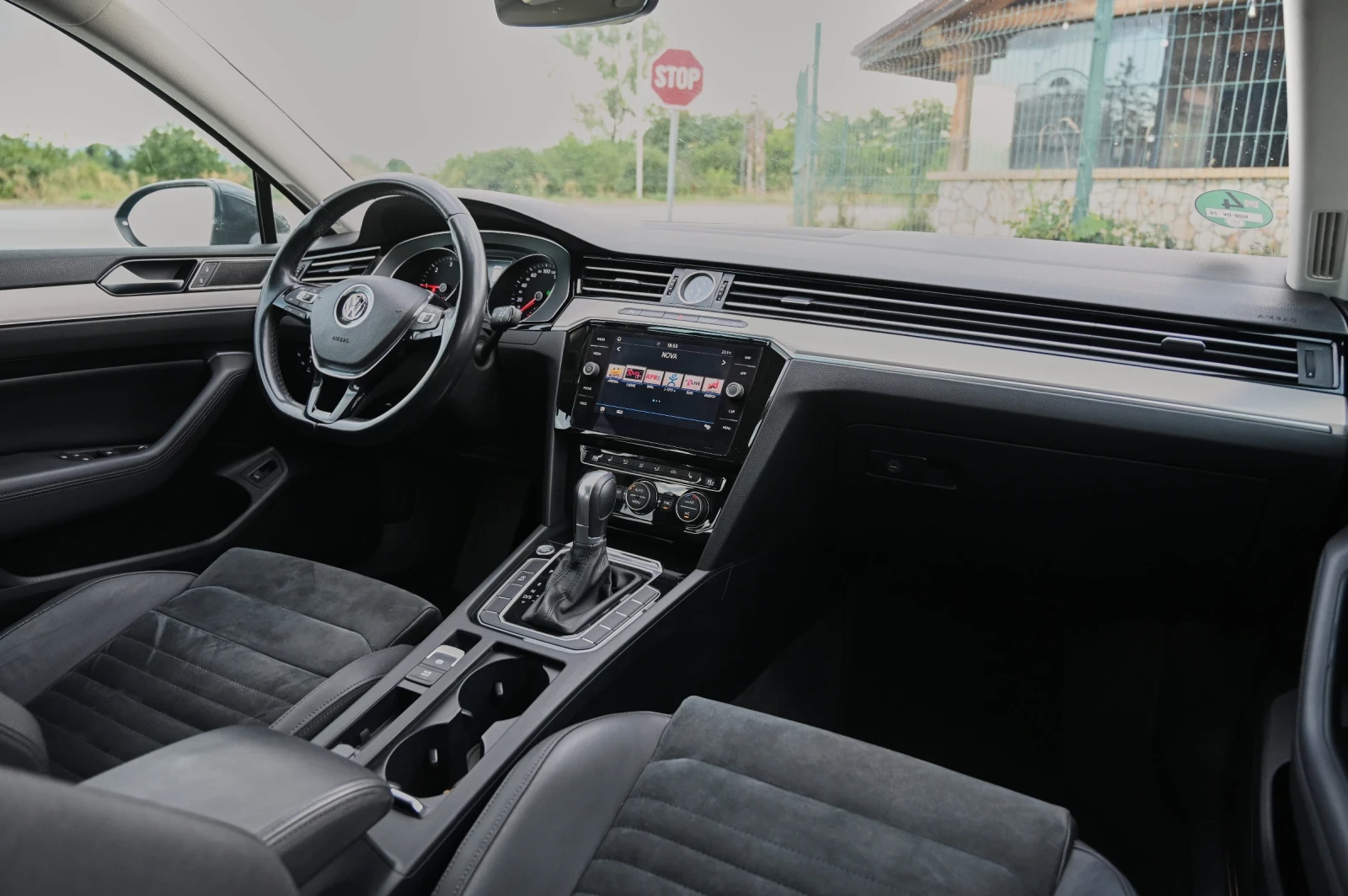 VW Passat 2.0TDI* Highline* LaserLed* Подгрев* Алкантра, снимка 10 - Автомобили и джипове - 55578660