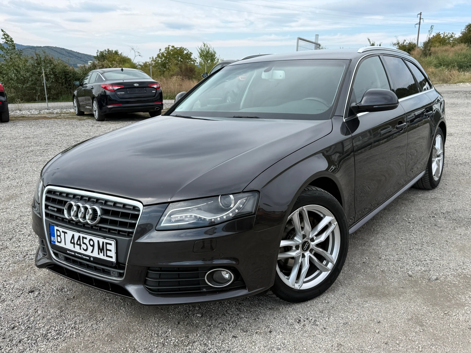 Audi A4 1.8TFSI-Автоматик-климатроник-подгрев-регистрирана