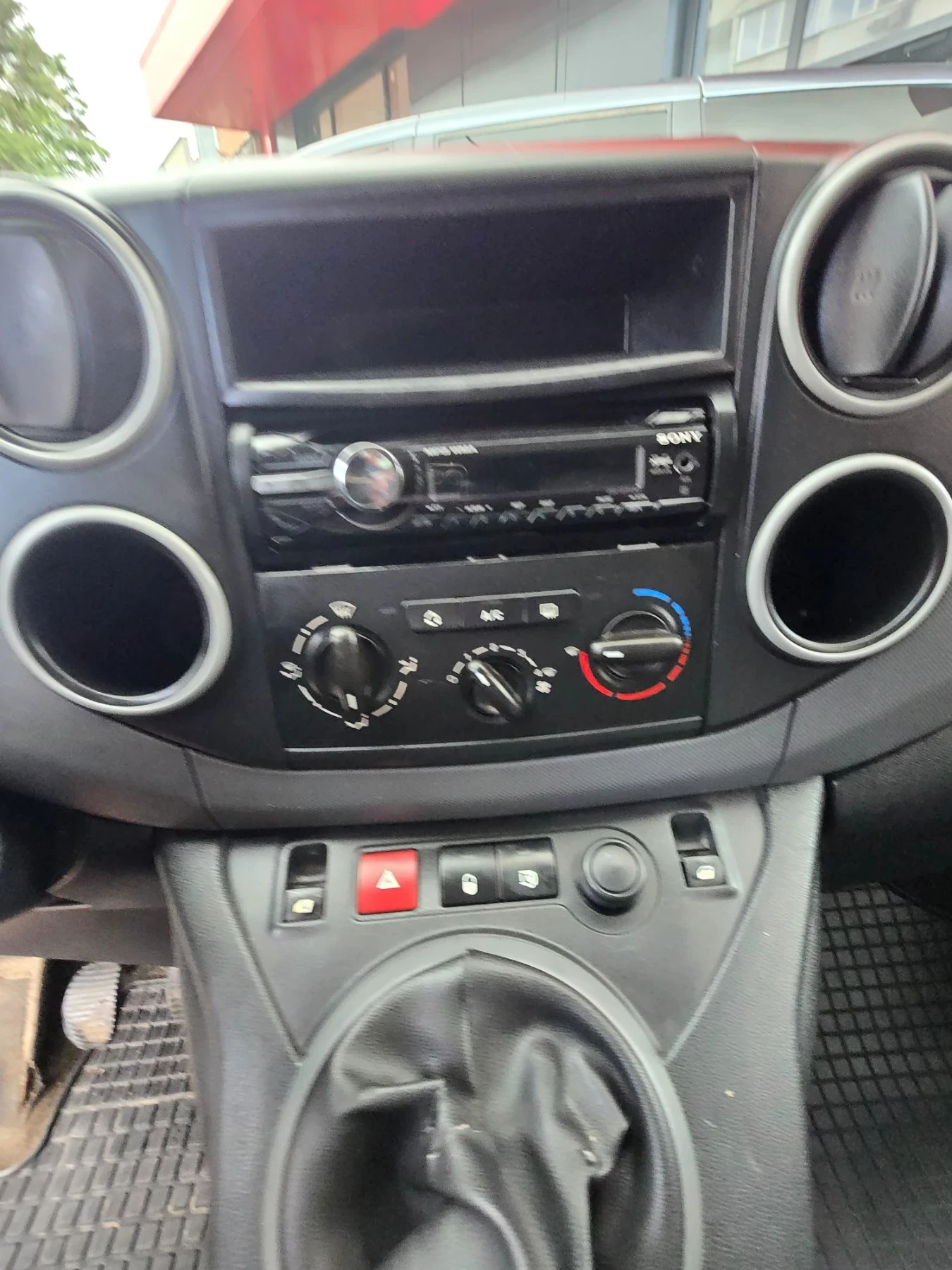 Peugeot Partner 2.0HDI  90к.с. 2012г. Евро5 дълга база., снимка 14 - Автомобили и джипове - 56196934
