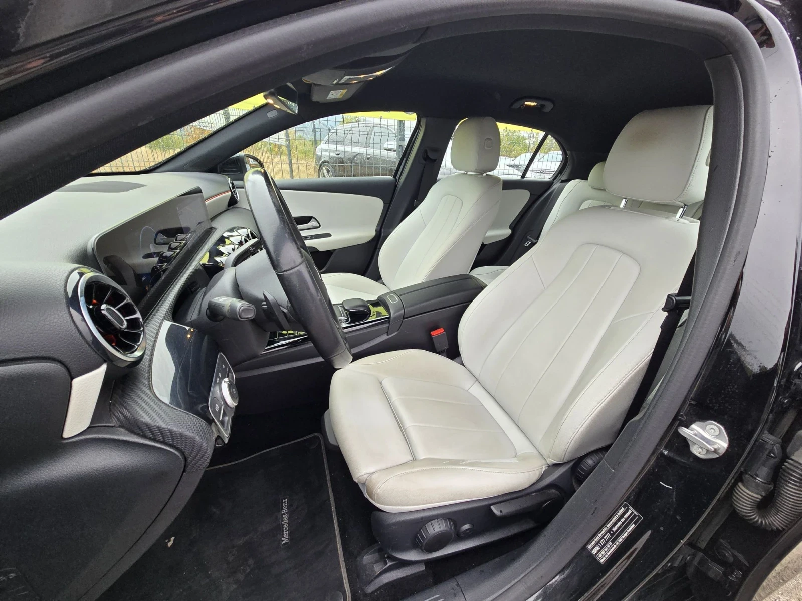 Mercedes-Benz A 180 PREMIUM/AMG/CAMERA, снимка 8 - Автомобили и джипове - 56222531
