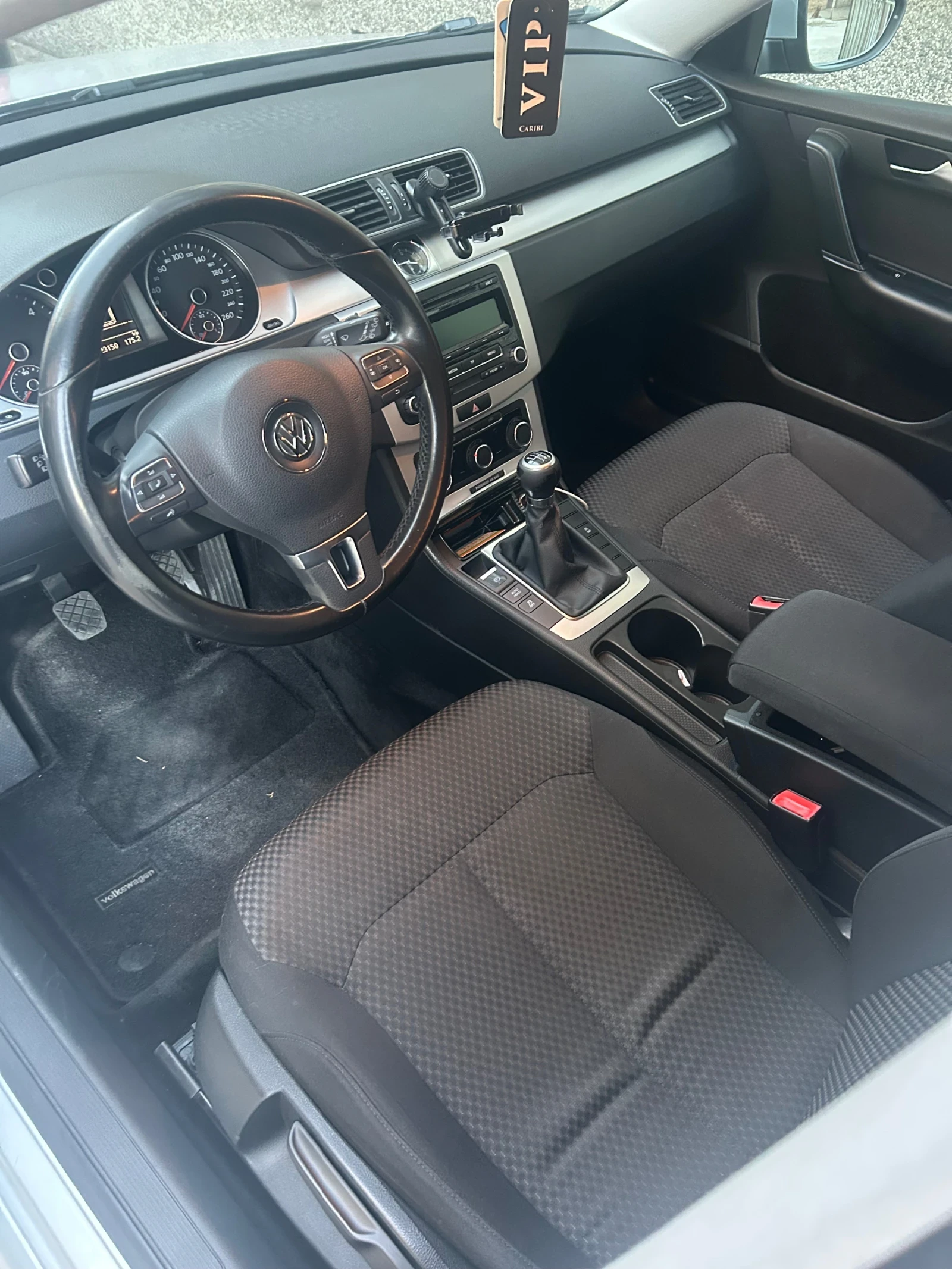 VW Passat 1.6 tdi 105 кс . 2013 6 скор, снимка 14 - Автомобили и джипове - 56317652