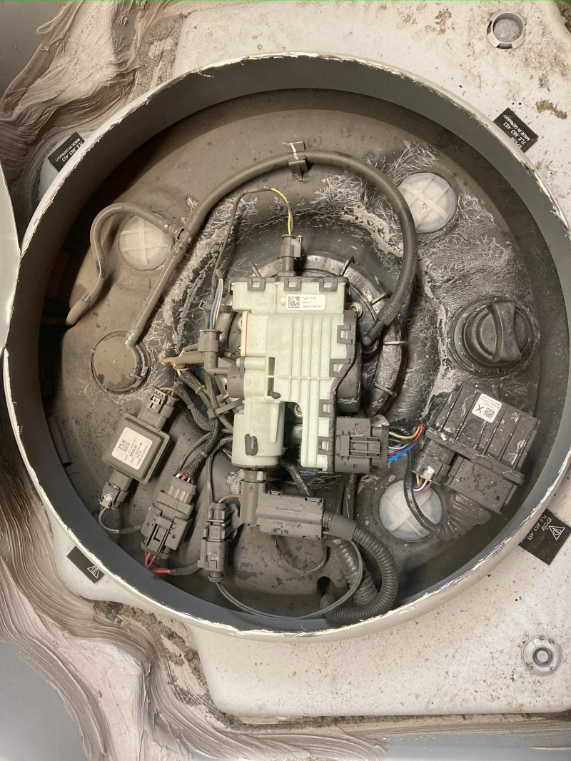 VW Touareg 3.0 tdi, снимка 4 - Автомобили и джипове - 53001061