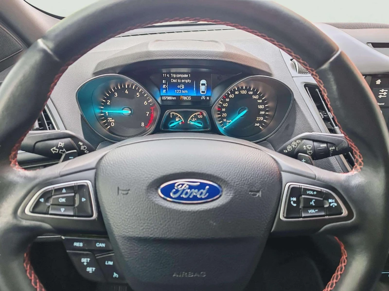 Ford Kuga 1.5 EcoBoost, снимка 12 - Автомобили и джипове - 52744004