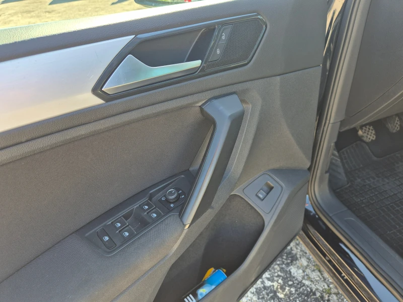 VW Tiguan, снимка 16 - Автомобили и джипове - 52944762