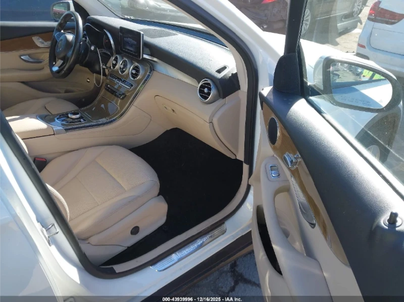 Mercedes-Benz GLE 300 PANO* KEYLESS* KAMERA* CARPLAY, снимка 7 - Автомобили и джипове - 53222511