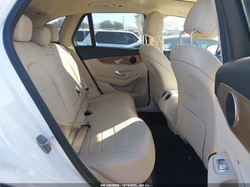 Mercedes-Benz GLE 300 PANO* KEYLESS* KAMERA* CARPLAY, снимка 9 - Автомобили и джипове - 53222511