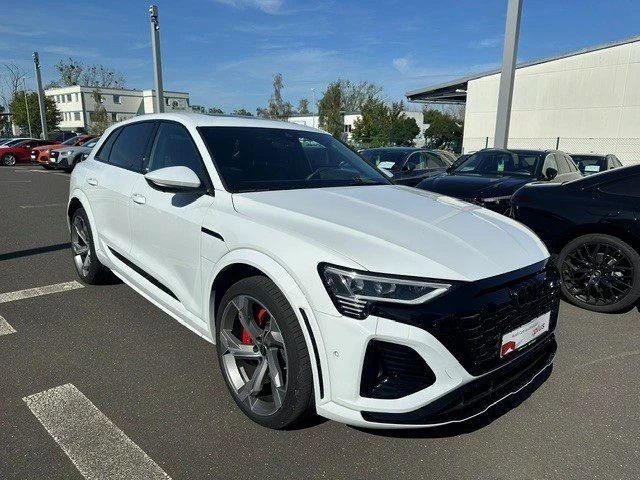 Audi SQ8 E-tron, снимка 2 - Автомобили и джипове - 56011859