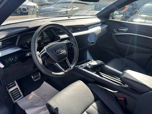 Audi SQ8 E-tron, снимка 7 - Автомобили и джипове - 56011859