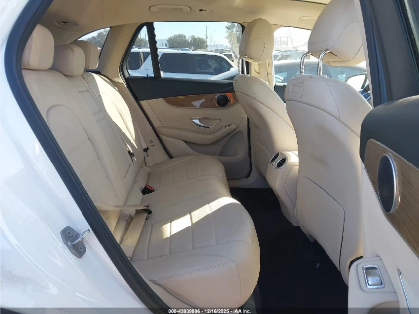 Mercedes-Benz GLE 300 PANO* KEYLESS* KAMERA* CARPLAY - изображение 9