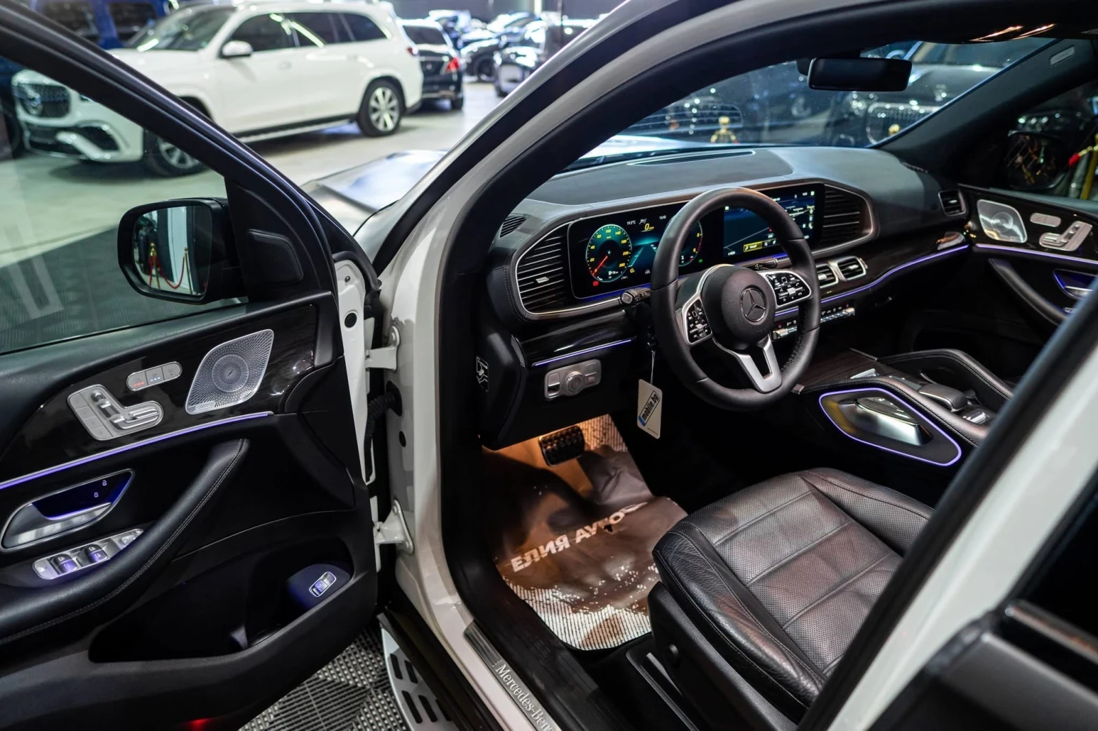 Mercedes-Benz GLS 350 D 4MATIC FULL AMG LINE ПАНО BURM 3XTV ЛИЗИНГ 100%, снимка 11 - Автомобили и джипове - 54164634