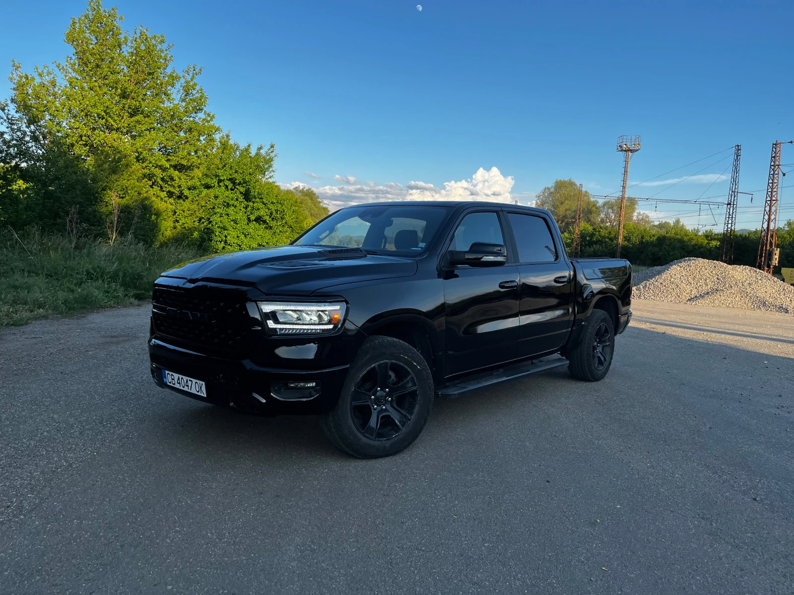 Dodge RAM 1500 SPORT 5.7 HEMI, снимка 2 - Автомобили и джипове - 54714100