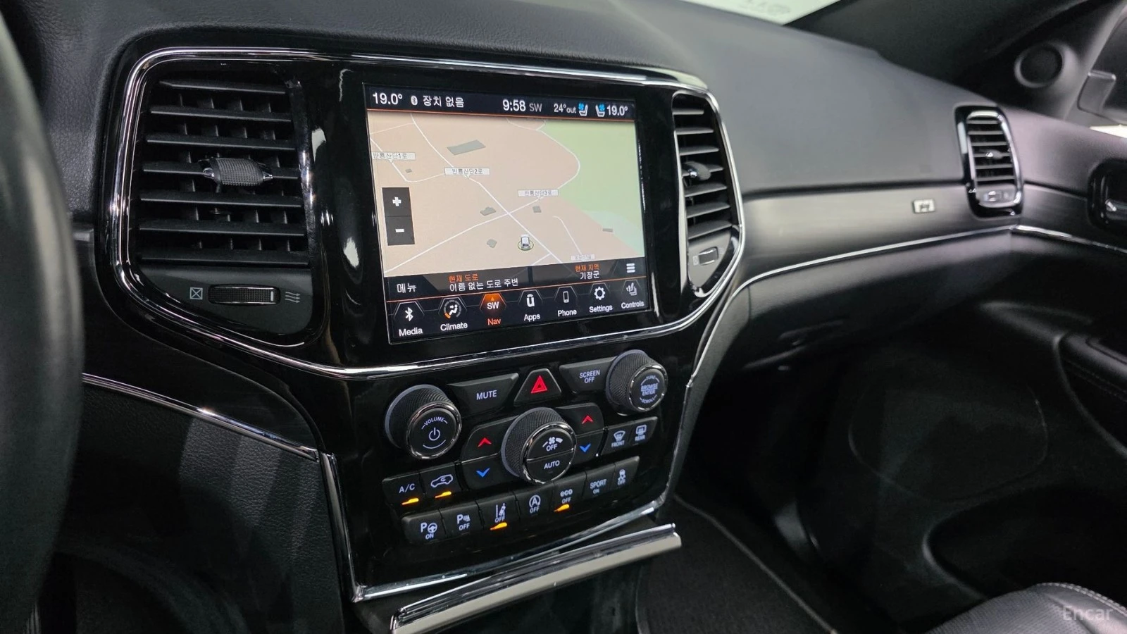 Jeep Grand cherokee 80TH ANNIVERSARY EDITION* PPF* DISTRO* LANE* ОБДУХ, снимка 8 - Автомобили и джипове - 55577511
