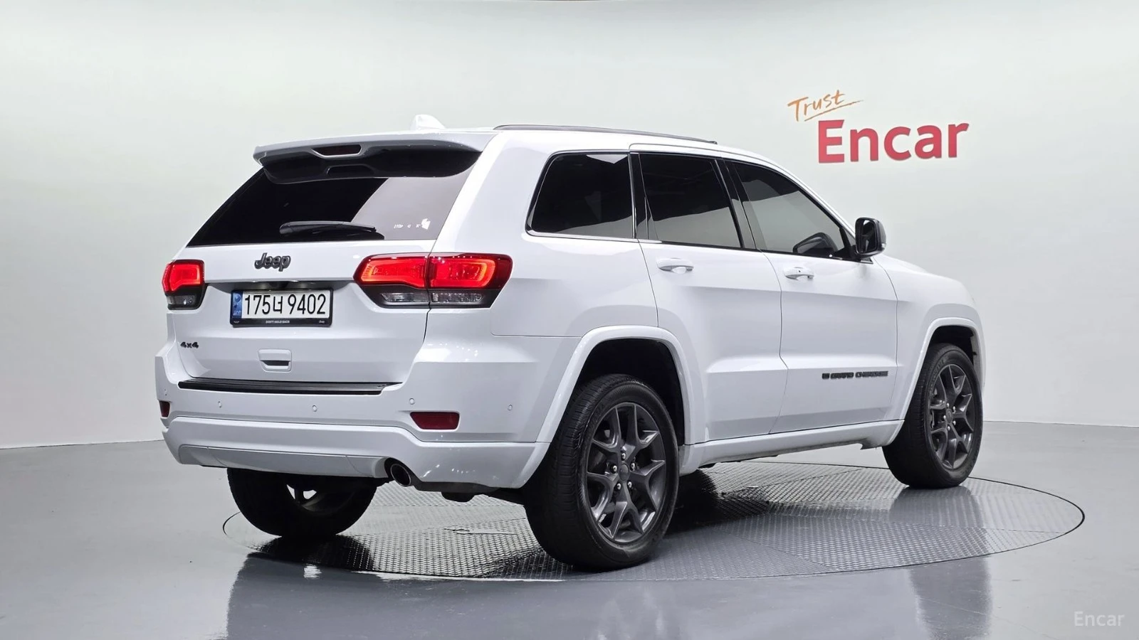 Jeep Grand cherokee 80TH ANNIVERSARY EDITION* PPF* DISTRO* LANE* ОБДУХ, снимка 2 - Автомобили и джипове - 55577511