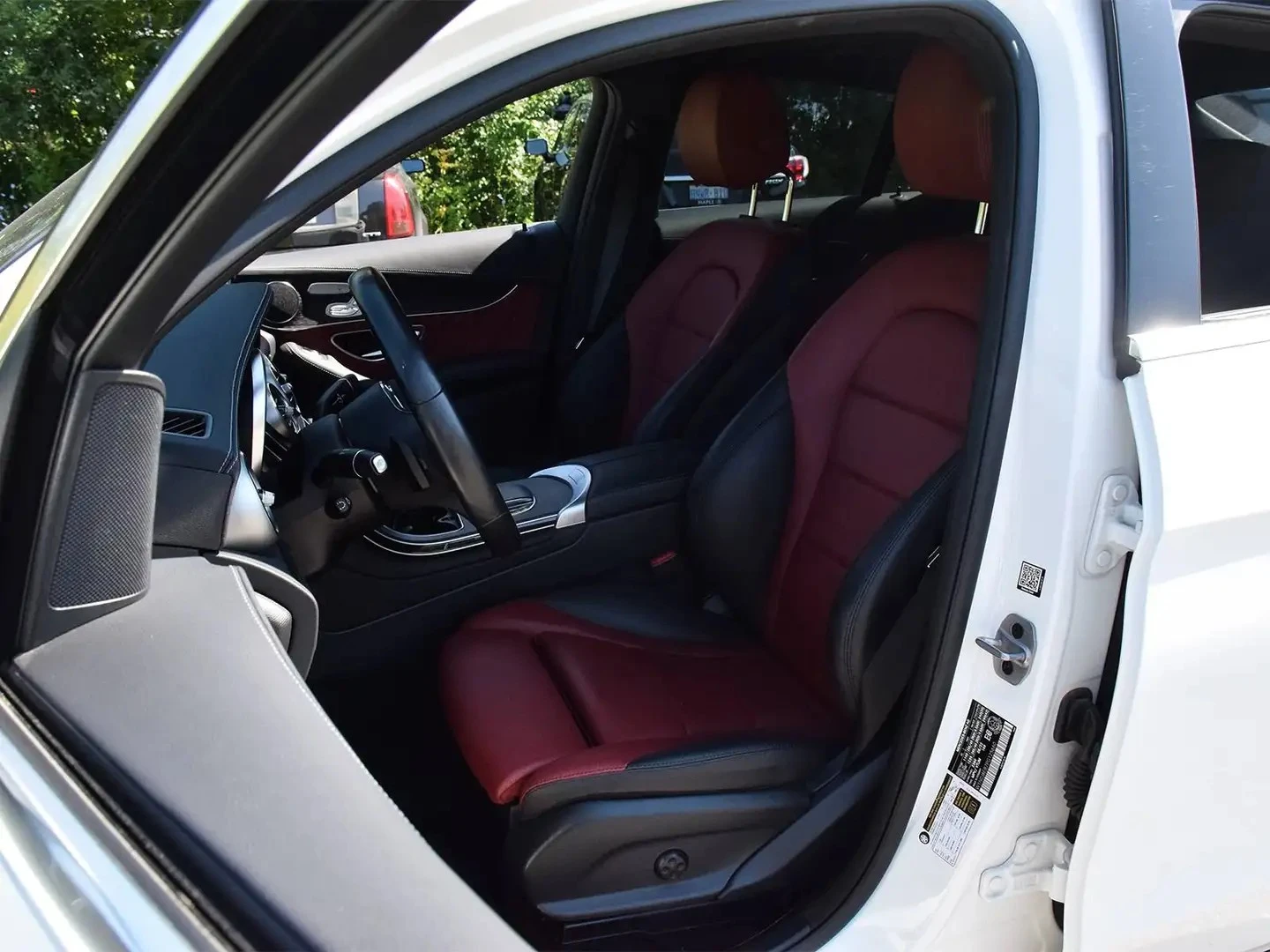Mercedes-Benz GLC 300 4MATIC AMG PREMIUM PKG ЦЕНА ДО БЪЛГАРИЯ АВТОКРЕДИТ, снимка 9 - Автомобили и джипове - 55848242