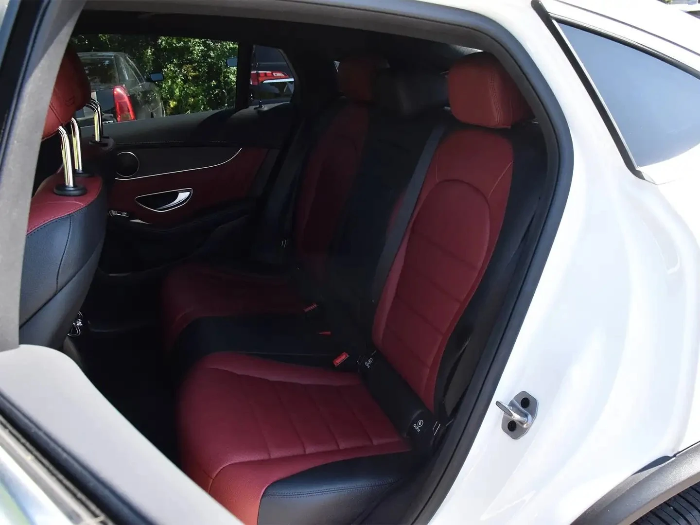 Mercedes-Benz GLC 300 4MATIC AMG PREMIUM PKG ЦЕНА ДО БЪЛГАРИЯ АВТОКРЕДИТ, снимка 17 - Автомобили и джипове - 55848242