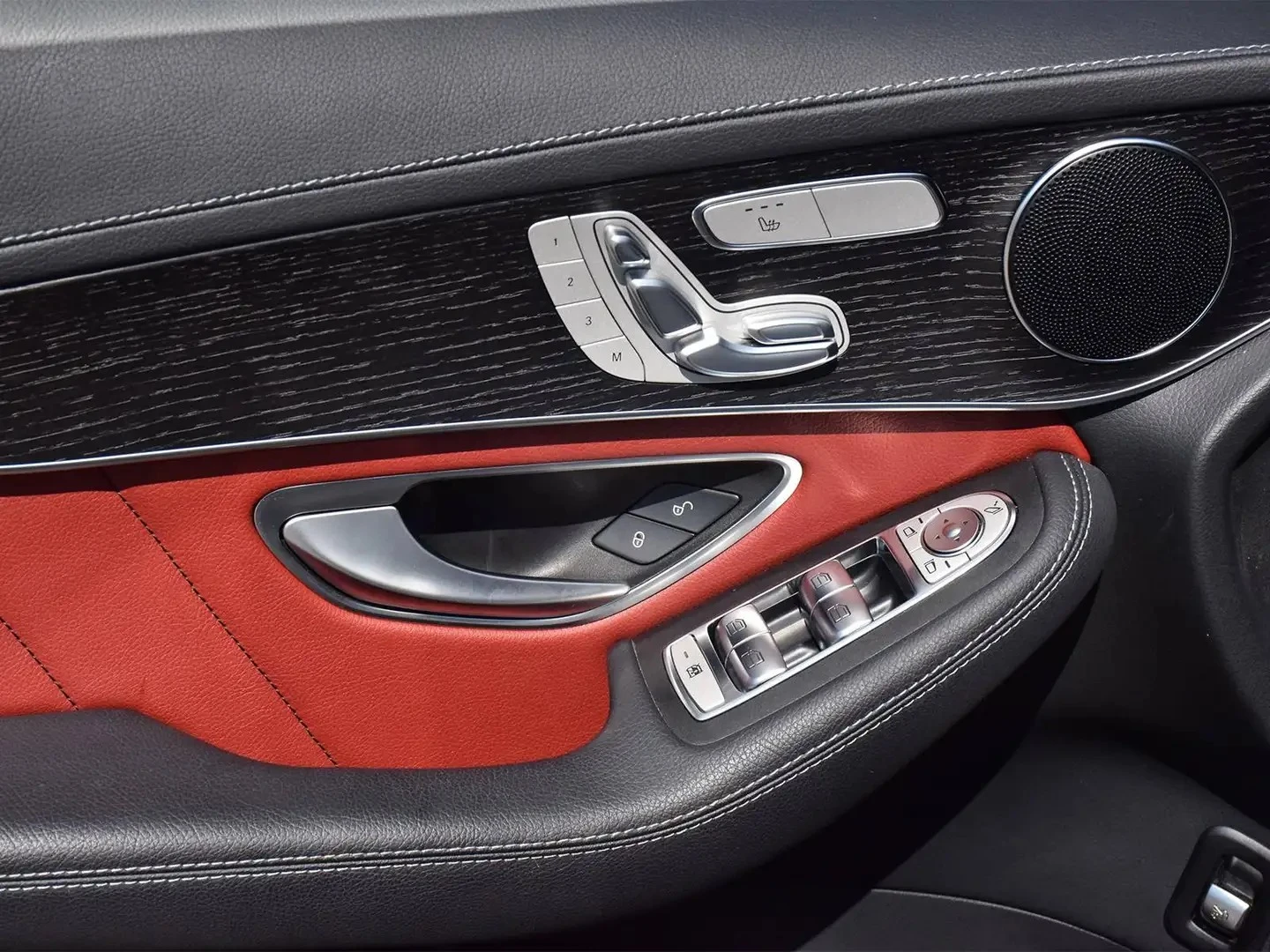 Mercedes-Benz GLC 300 4MATIC AMG PREMIUM PKG ЦЕНА ДО БЪЛГАРИЯ АВТОКРЕДИТ, снимка 8 - Автомобили и джипове - 55848242