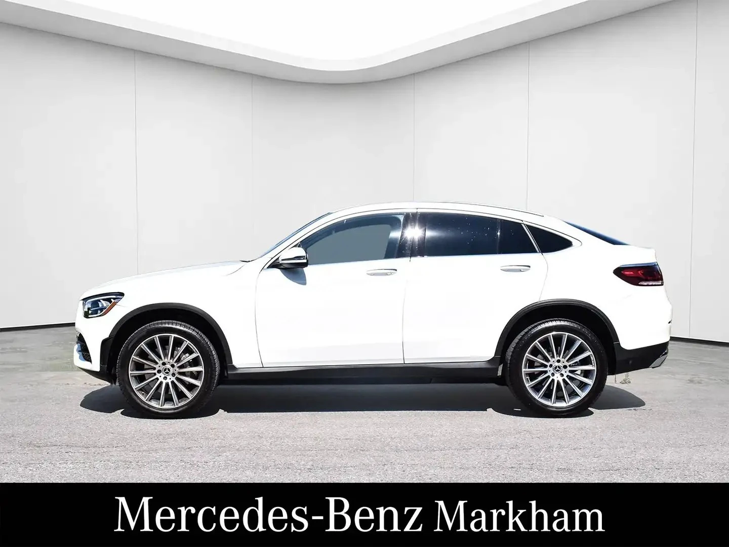 Mercedes-Benz GLC 300 4MATIC AMG PREMIUM PKG ЦЕНА ДО БЪЛГАРИЯ АВТОКРЕДИТ, снимка 4 - Автомобили и джипове - 55848242