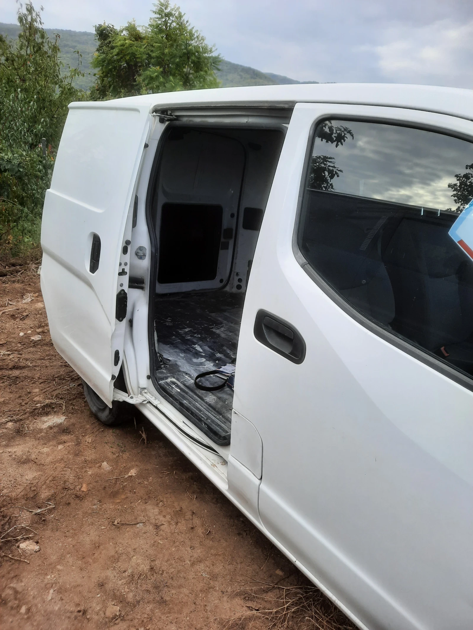 Nissan NV200 Регистрирана - изображение 8