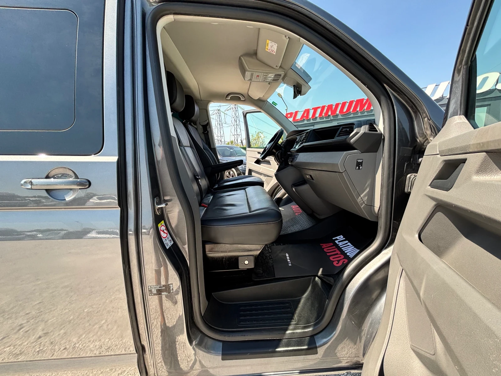 VW Multivan 2.0TDI/204K.C./9 МЕСТЕН/LONG/ПОДГРЕВ/NAVI/FULL, снимка 9 - Бусове и автобуси - 56326016