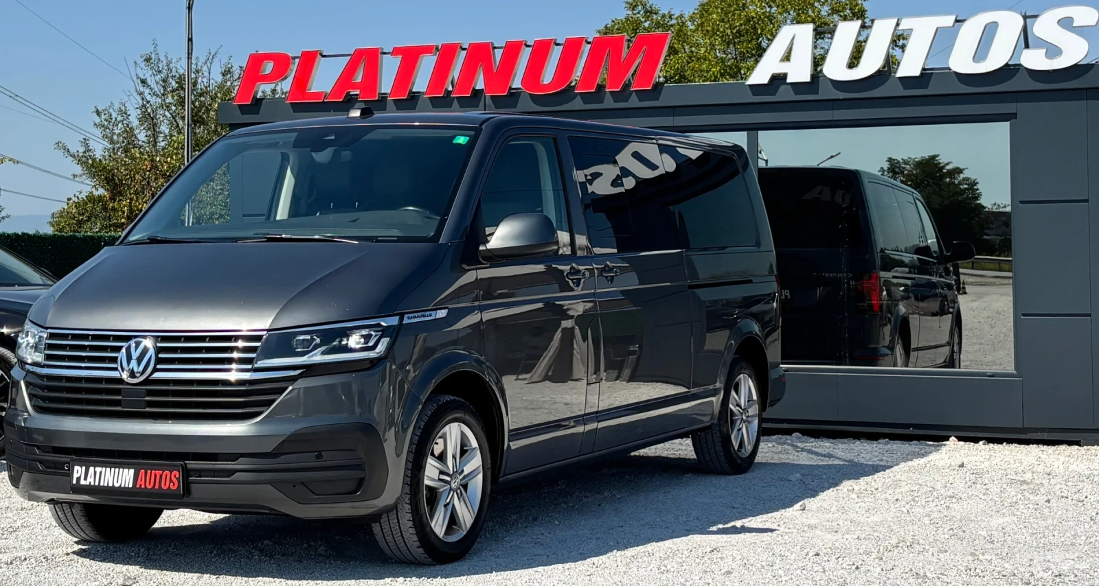 VW Multivan 2.0TDI/204K.C./9 МЕСТЕН/LONG/ПОДГРЕВ/NAVI/FULL, снимка 2 - Бусове и автобуси - 56326016