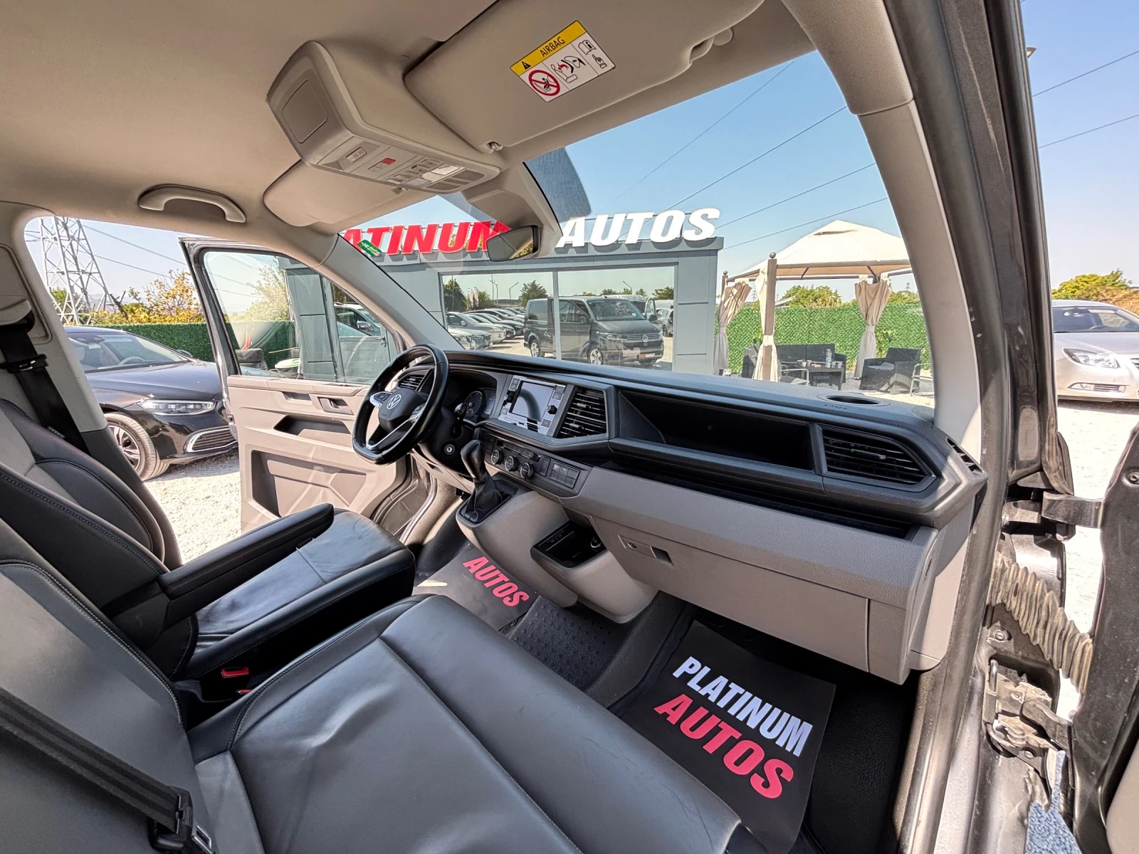 VW Multivan 2.0TDI/204K.C./9 МЕСТЕН/LONG/ПОДГРЕВ/NAVI/FULL, снимка 7 - Бусове и автобуси - 56326016