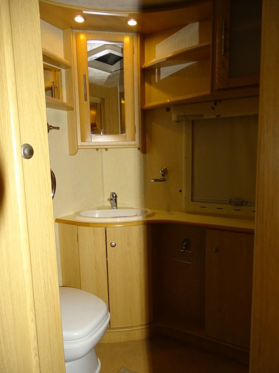 Каравана Coachmen Pastiche 520/4, снимка 8 - Каравани и кемпери - 55727693
