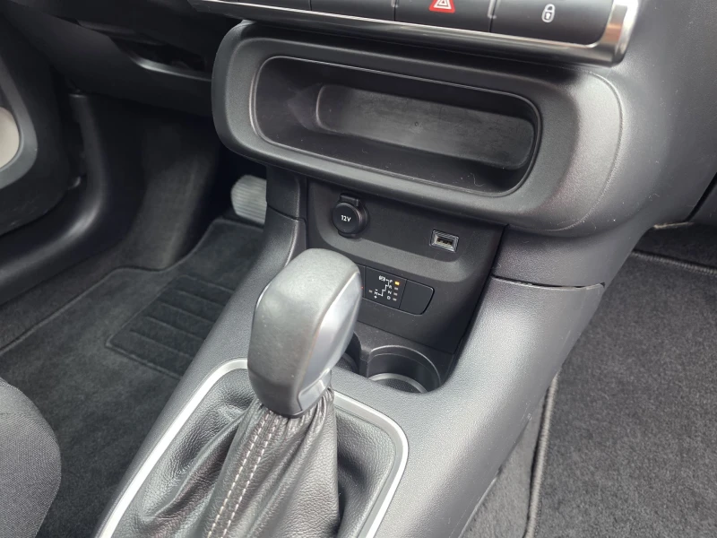 Citroen C3 1.2 PureTech Shine, снимка 15 - Автомобили и джипове - 52312283