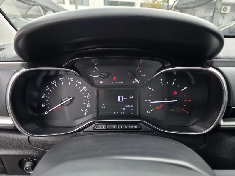 Citroen C3 1.2 PureTech Shine, снимка 12 - Автомобили и джипове - 52312283