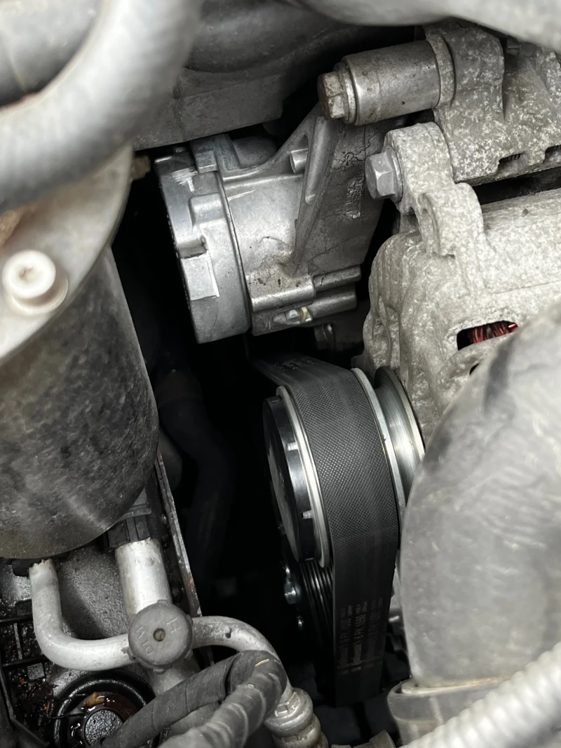 VW Touran, снимка 14 - Автомобили и джипове - 52480152