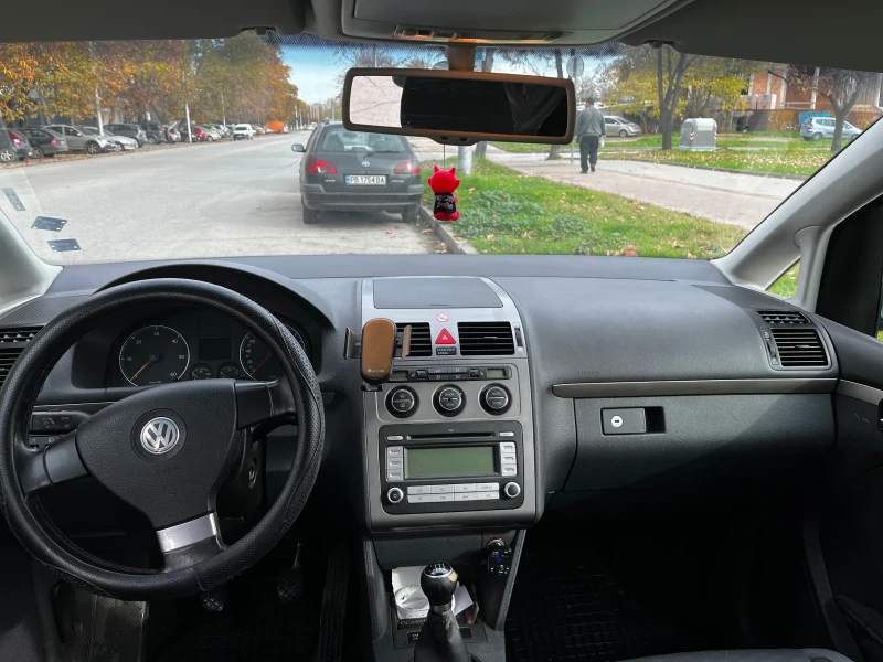 VW Touran, снимка 10 - Автомобили и джипове - 52480152