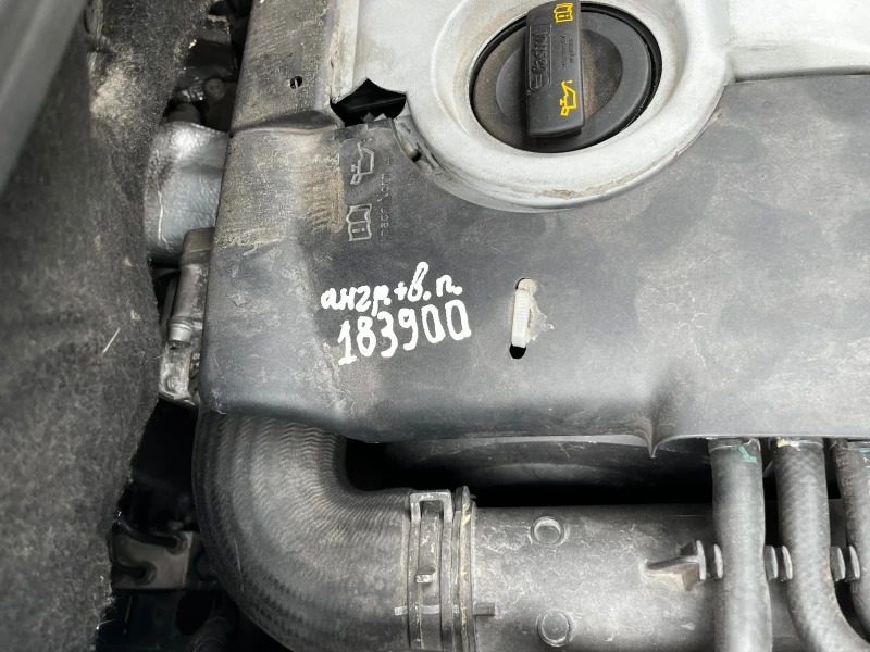 VW Touran, снимка 12 - Автомобили и джипове - 52480152