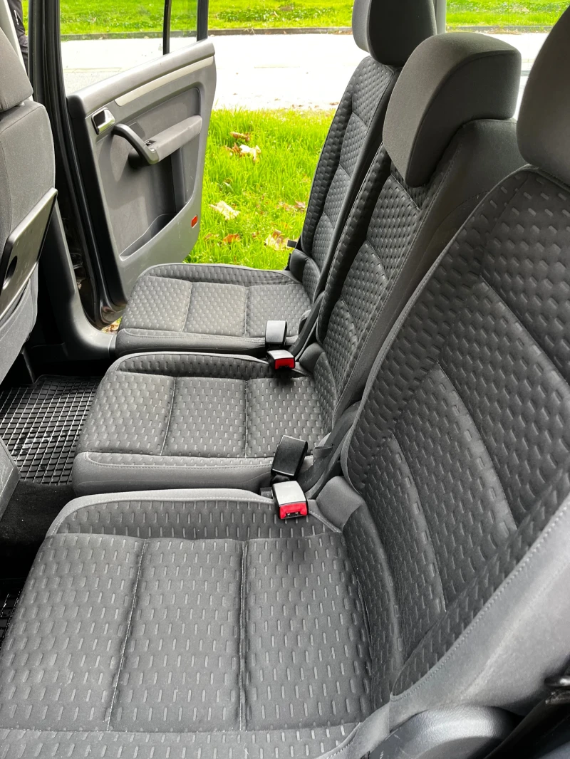 VW Touran, снимка 9 - Автомобили и джипове - 52480152