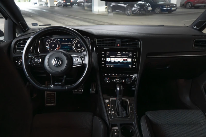 VW Golf R MK7.5 AKRAPOVIC От Порше София, снимка 15 - Автомобили и джипове - 52832431