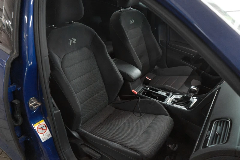 VW Golf R MK7.5 AKRAPOVIC От Порше София, снимка 10 - Автомобили и джипове - 52832431